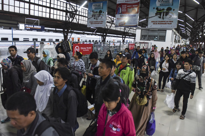 Stasiun Senen Dipadati Penumpang Pascalibur Paskah