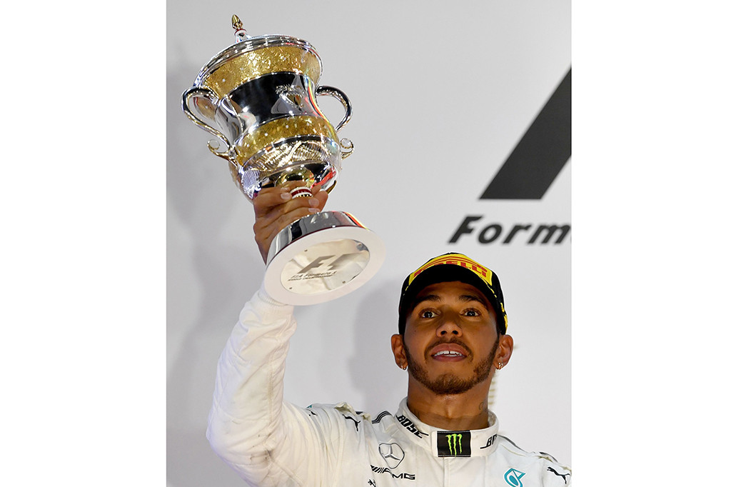 Lewis Hamilton finis di posisi kedua dengan selisih enam detik dari Vettel.