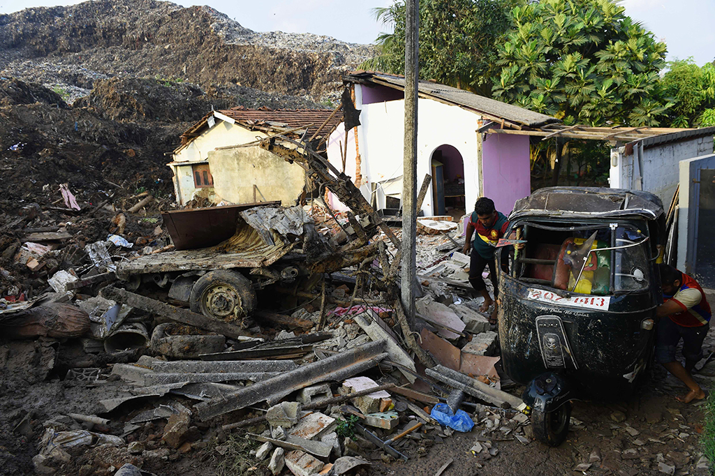 Akibat peristiwa tersebut, lebih dari 100 rumah tertimbun reruntuhan gunungan sampah dan 600 orang kehilangan tempat tinggal.