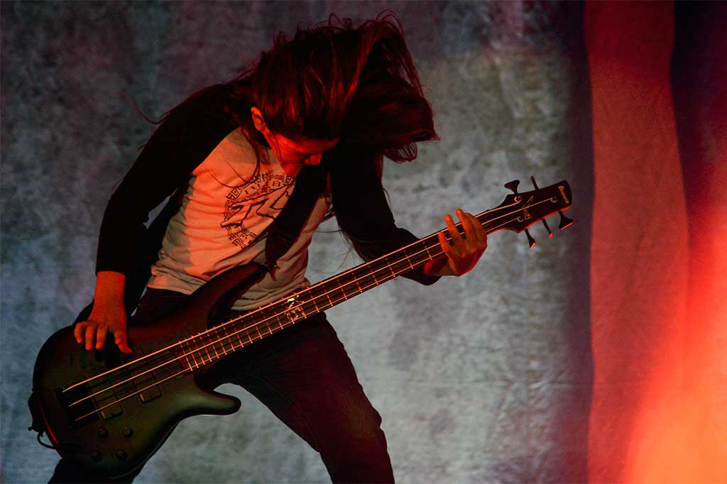 Tye Trujillo mengisi posisi bassist Korn Reginald 'Fieldy' Arvizu yang tidak dapat mengikuti tur karena 'keadaan yang tak terduga, tetapi akan kembali saat tur di AS bulan depan.