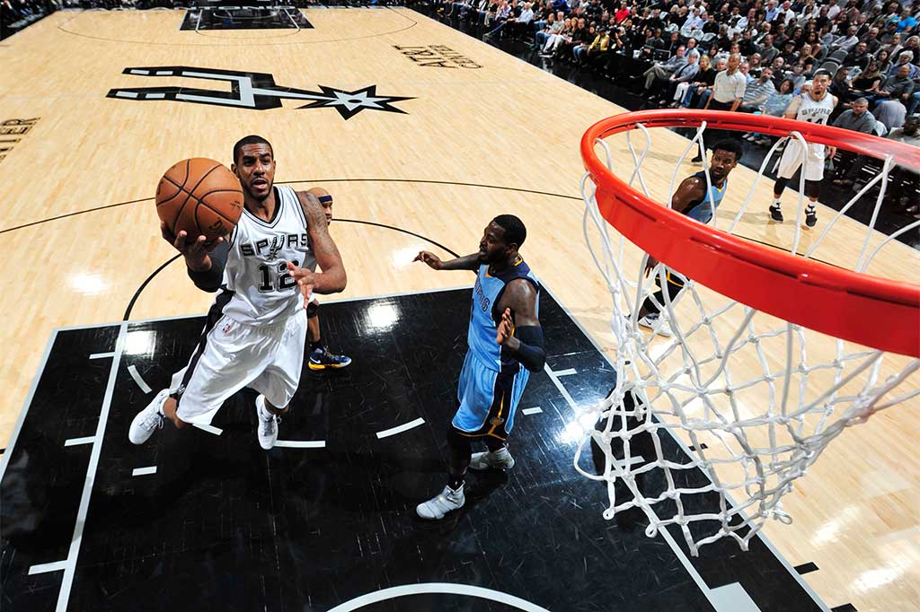 Sementara LaMarcus Aldridge mengemas 11 poin dan 4 rebound untuk Spurs.