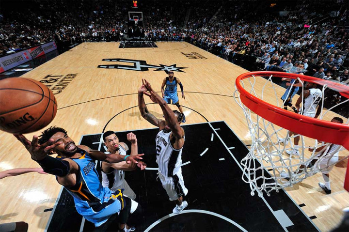 Mike Conley mencetak 24 poin, Zach Randolph mencetak 18 poin dan Marc Gasol menambah 12 poin untuk Grizzlies.