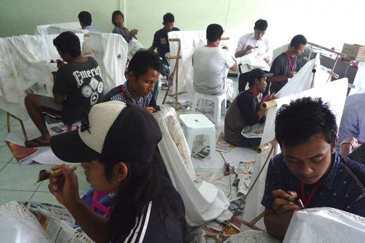 Penghuni Rehabilitasi Narkoba Belajar Membatik