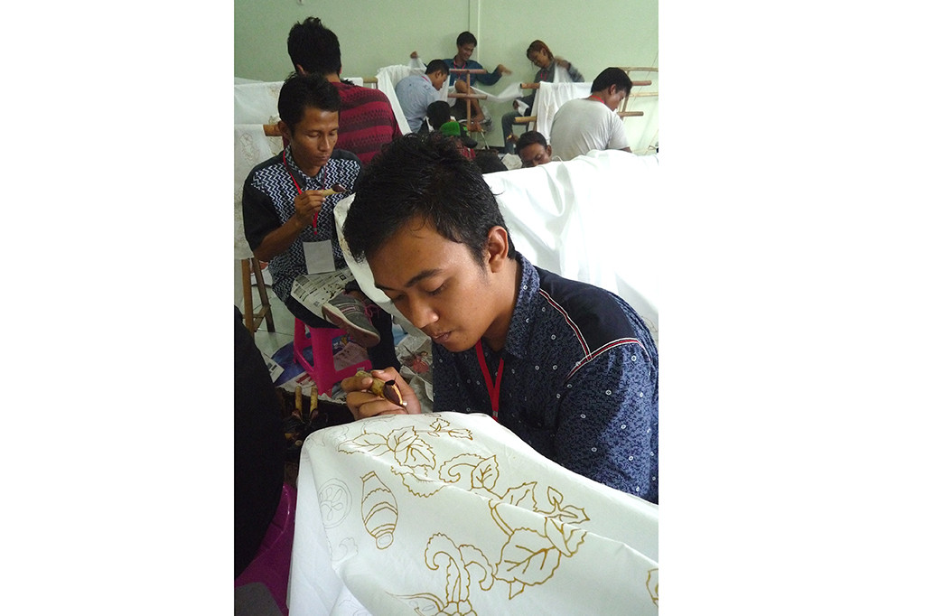 Penghuni Rehabilitasi Narkoba Belajar Membatik