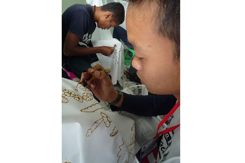 Penghuni Rehabilitasi Narkoba Belajar Membatik