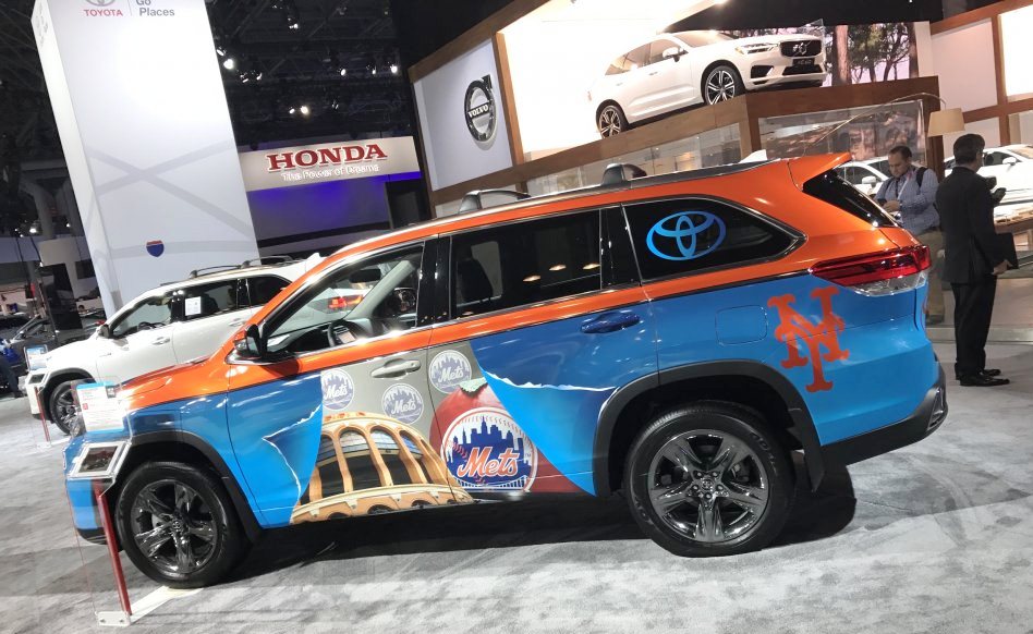 Toyota sponsori utama Mets, klub baseball profesional kebanggaan warga New York. Pada saat Presiden Trump meloncarkan 'ancamannya', Toyota baru menyelesaikan pabrik barunya di Mexico yang akan membangun Corolla untuk dipasarkan di AS. 