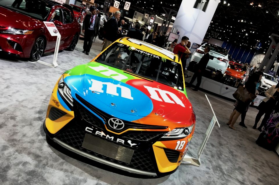 Camry juga jawara dalam Nascar, ajang balap khusus sedan yang diproduksi massal di AS. Pada akhir 2016, Presiden Trump 'mengancam' mengenakan tambahan pajak untuk kendaraan bermotor yang dipasarkan di AS tapi dibuat di luar AS. 