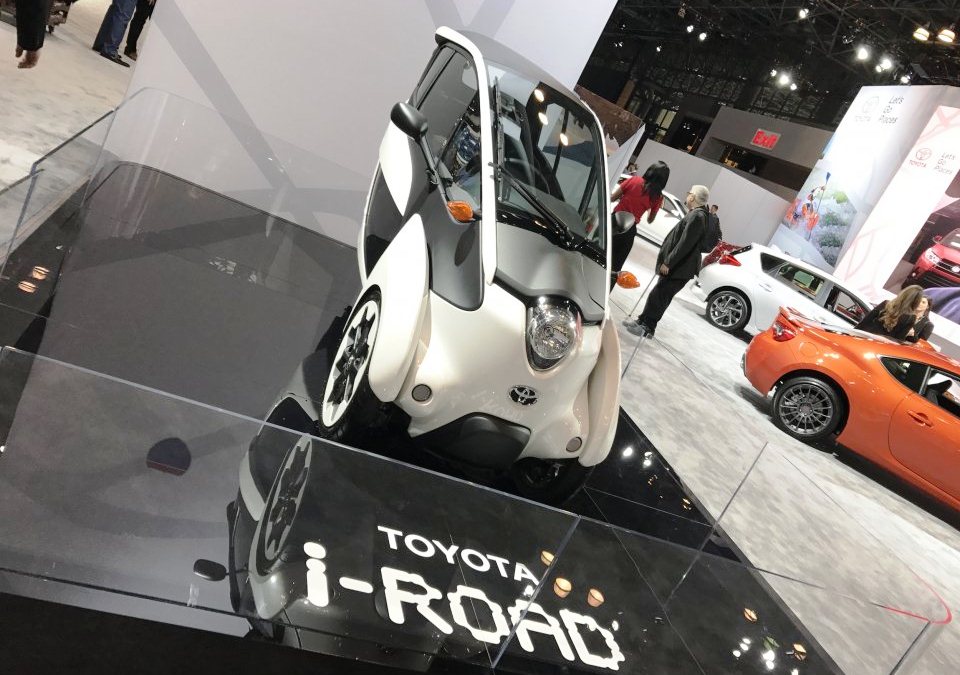 Purwarupa moda transportasi personal beroda tiga yang ini telah Toyota perkenalkan di Indonesia dalam ajang Gaikindo Indonesia International Auto Show 2015.