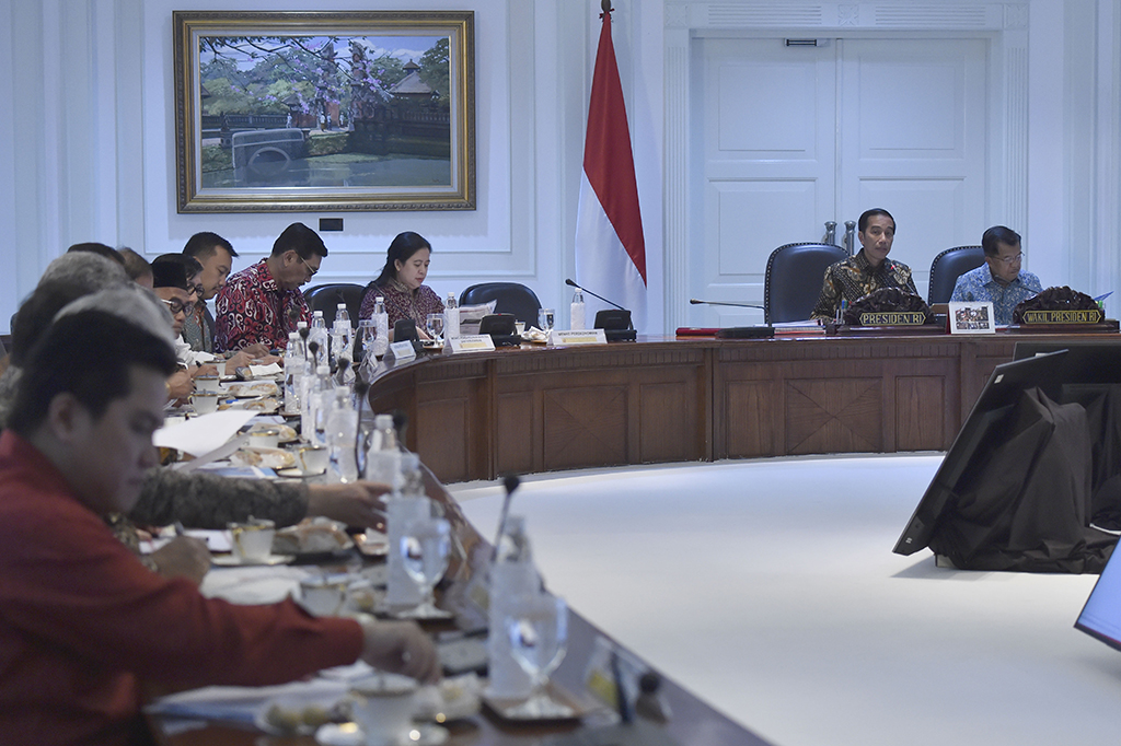 Selain ingin mendapatkan laporan mengenai persiapan di lapangan, Presiden juga minta jajarannya memantau perkembangan di lapangan.