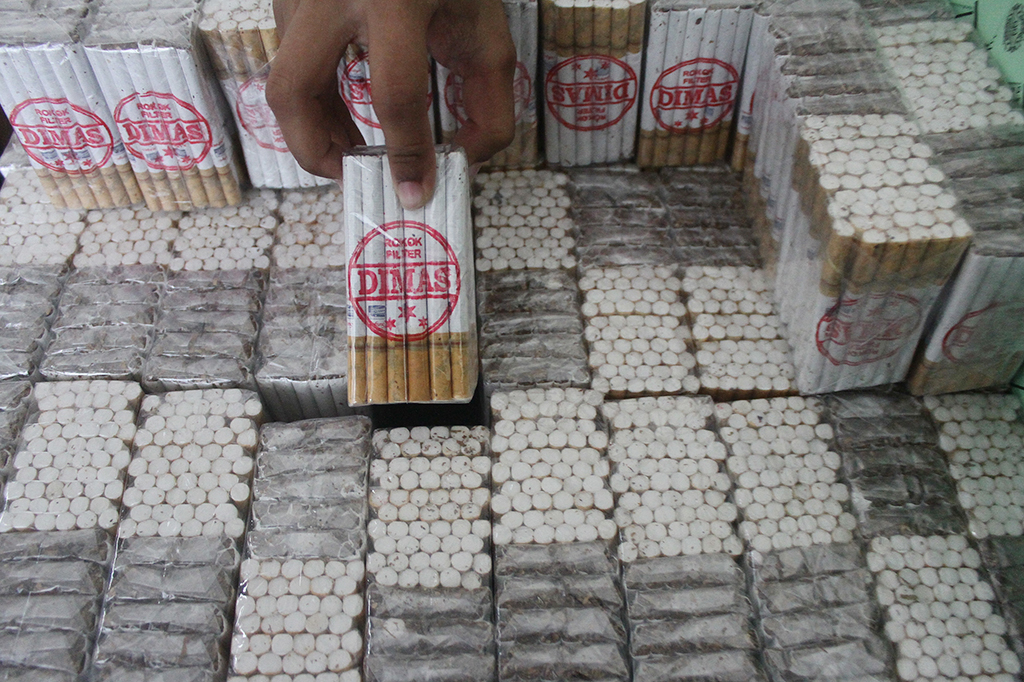 Ribuan Bungkus Rokok Ilegal di Kota Batu Diamankan