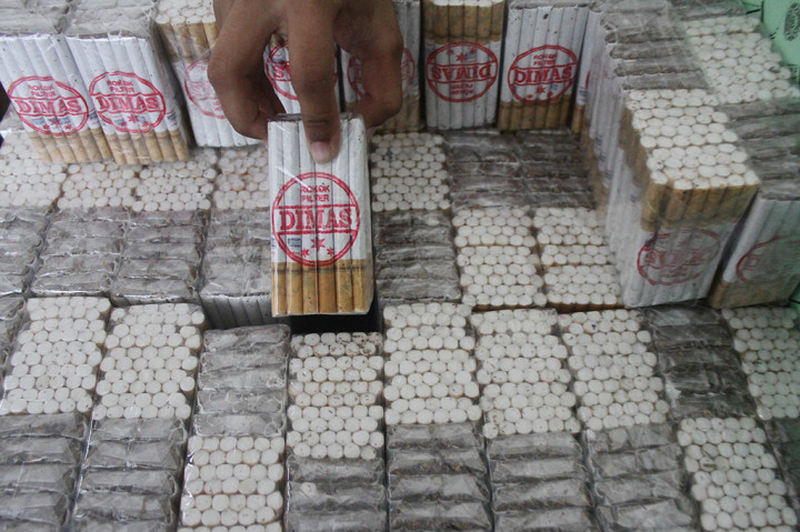 Ribuan Bungkus Rokok Ilegal di Kota Batu Diamankan