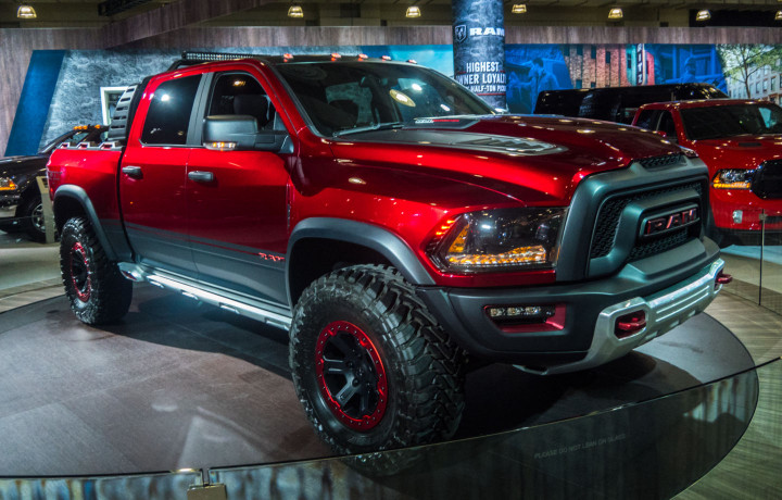 Dodge Ram Rebel RTX ini merupakan penantang serius Ford Raptor. Mesinya V8 6.2 lt turbocharged yang memuntahkan 575 daya kuda untuk ngebut di medan off road. 