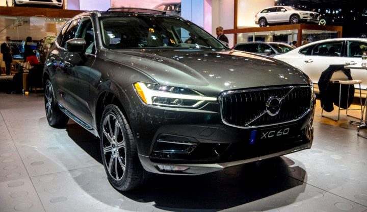 Volvo XC60 merupakan SUV yang super keren. Mesin dan fiturnya sama dengan sedan S90, hanya sosoknya lebih jangkung dan pendek.  