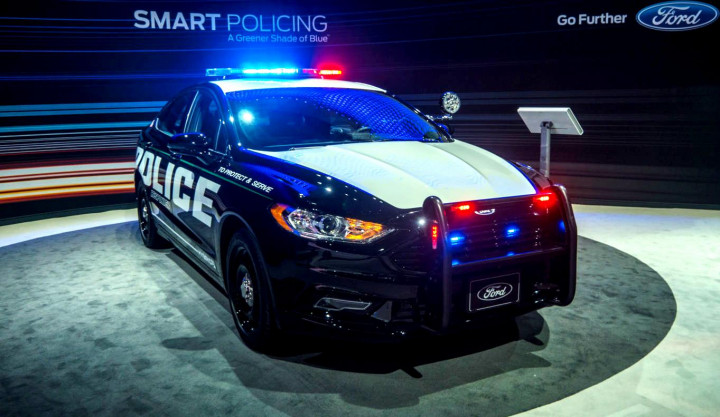 Bintang lain dari AS adalah Ford Police Responder. Sedan bermesin hybrid pertama resmi dipakai kepolisian. Ini bukti ketangguhan dan besanya tenaga sesuai kebutuhan kepolisian. 