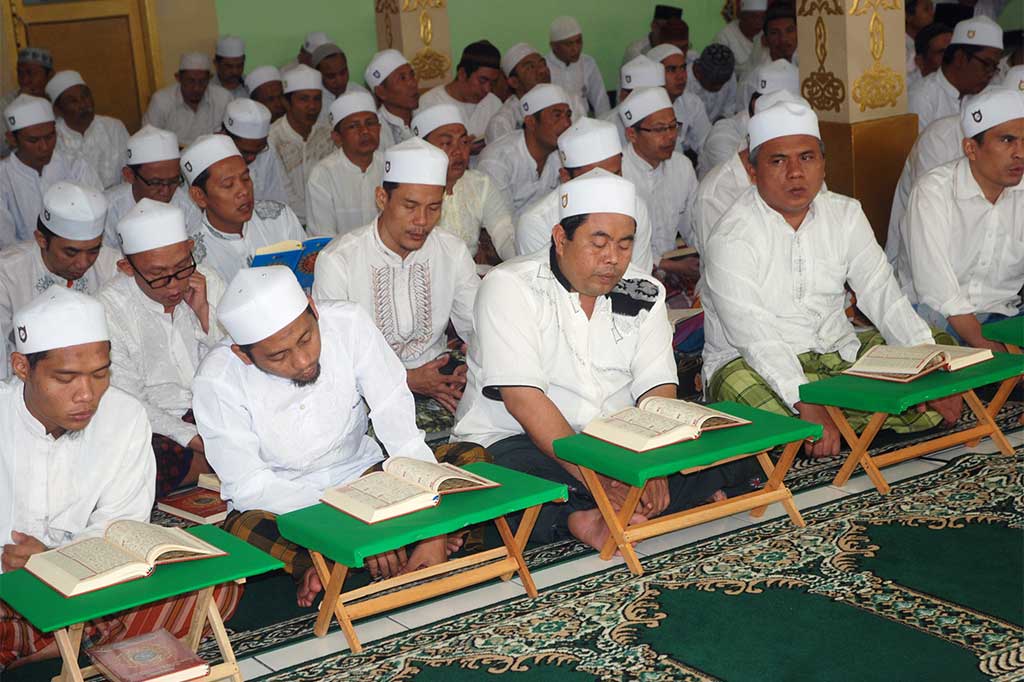 Warga binaan mengikuti Khatam Alquran 30 Juz di Rumah Tahanan (Rutan) Kebonwaru, Bandung, Jawa Barat, Kamis (20/4). ANTARA/Fahrul Jayadiputra