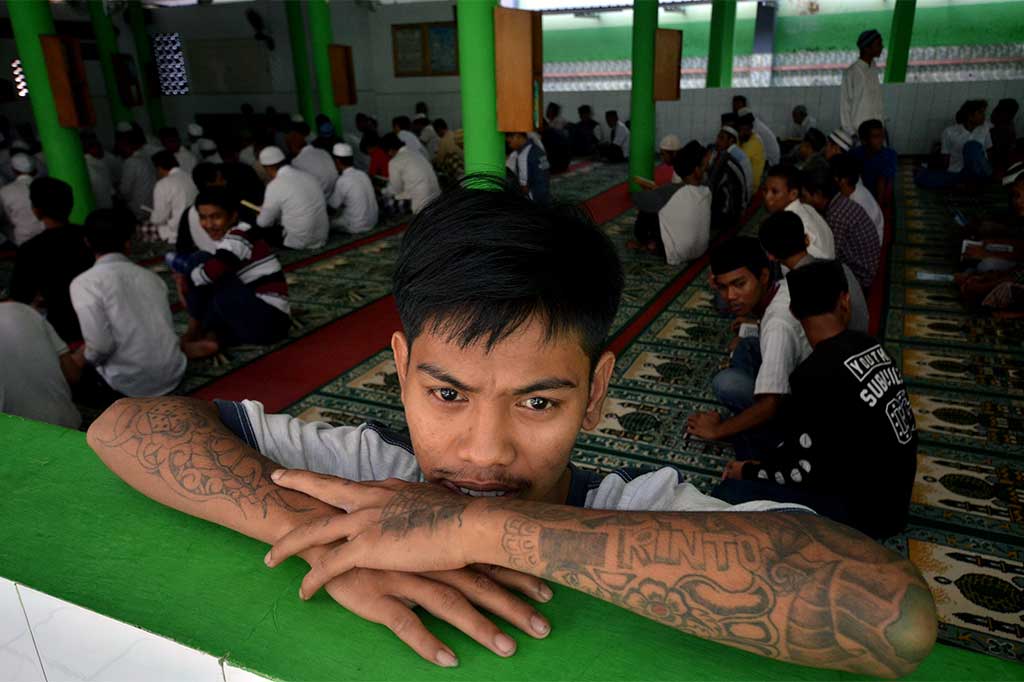 Warga binaan Lapas Klas 1 Makassar bersiap mengikuti khatam Aquran massal. ANTARA/Dewi Fajriani