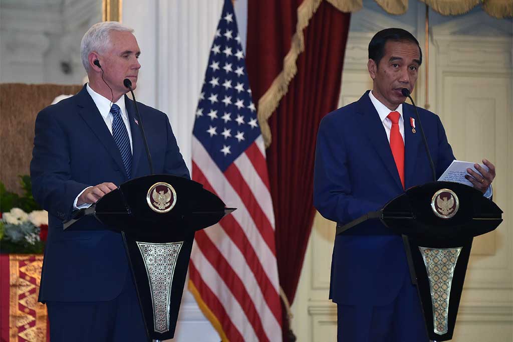 Dalam menerima kunjungan kehormatan Wapres Pence, Presiden Jokowi telah membahas sejumlah isu baik bilateral maupun internasional.