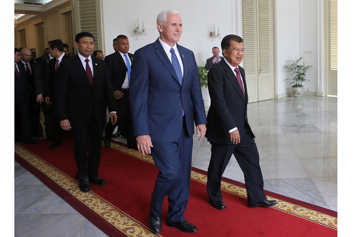 Setelah melakukan pertemuan dengan JK, Pence rencananya akan mengunjungi Masjid Istiqlal dan membuka forum bisnis pada Jumat (21/4).