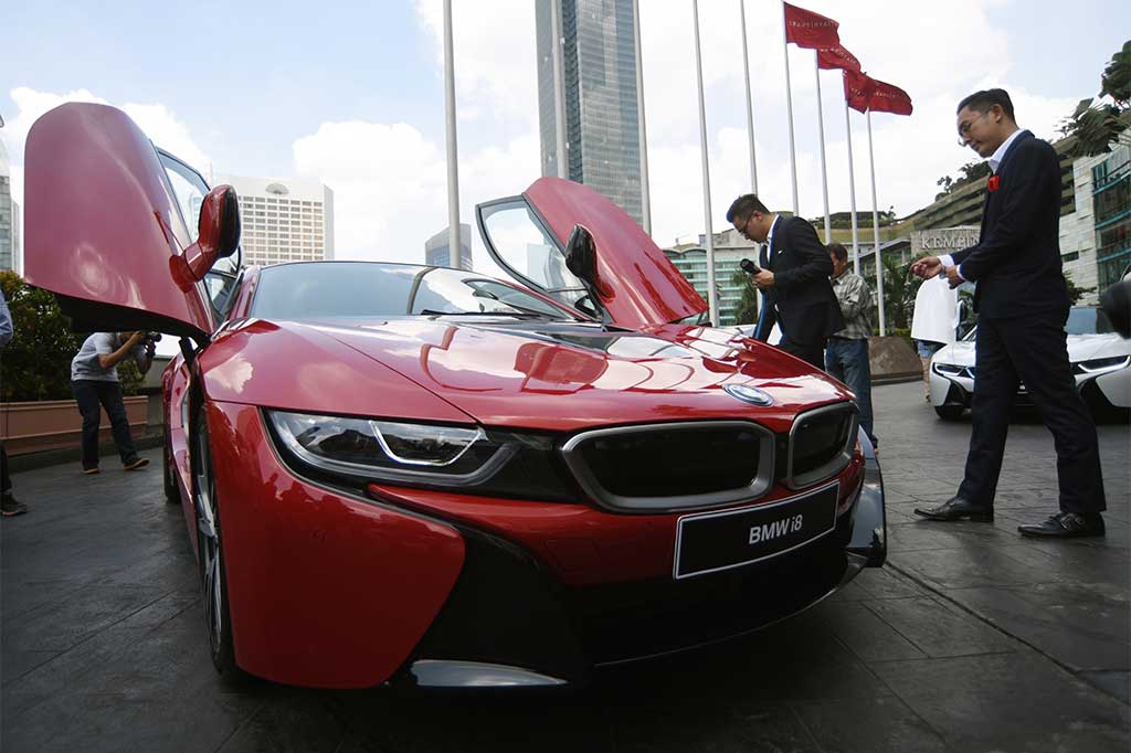 BMW Serahkan i8 Protonic Red Edition ke Konsumen