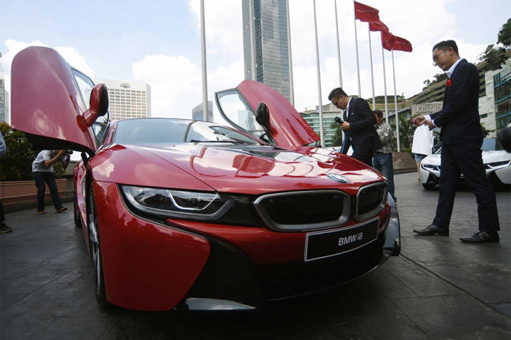 BMW Serahkan i8 Protonic Red Edition ke Konsumen