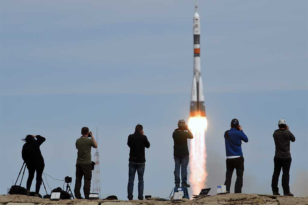 Soyuz MS-04 meluncur pada pukul 01:13 pagi waktu setempat (0713GMT, 3:13 a.m. EDT). Mereka sampai di orbit sekitar sembilan menit kemudian.