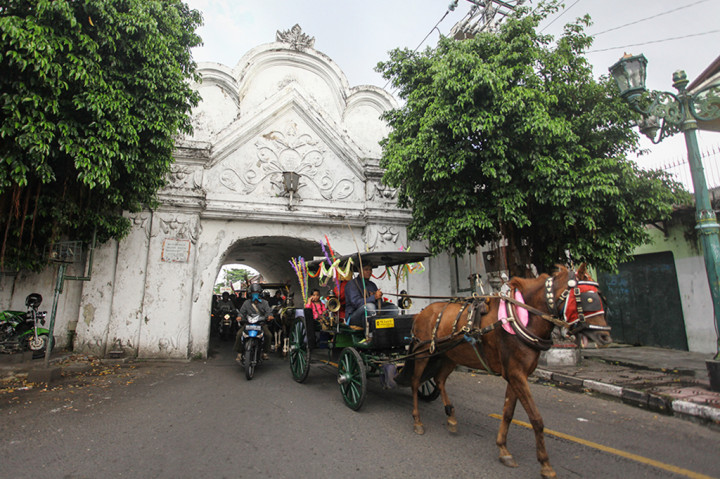 Siswi TK di Yogyakarta Ikuti Pawai Hari Kartini
