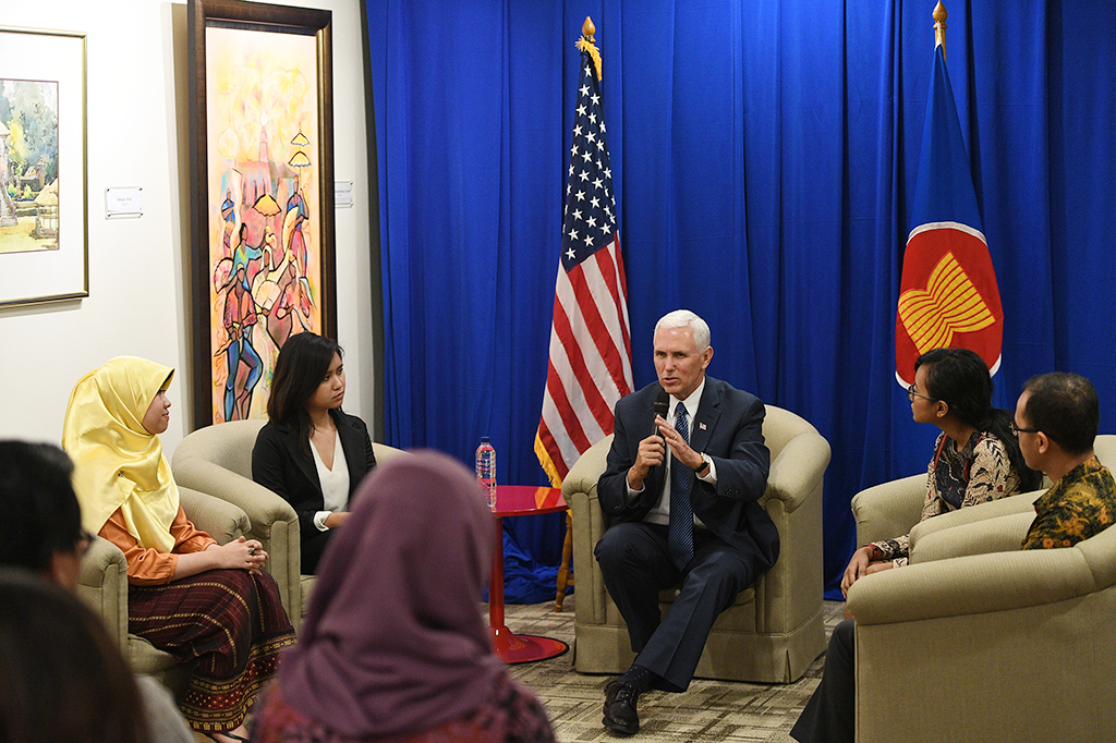 Selain itu, Pence juga malakukan pertemuan dengan beberapa tokoh muda ASEAN.