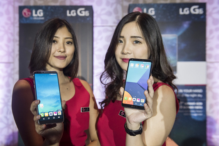 Ponsel penerus LG G5 ini menyasar konsumen segmen premium, dengan mengunggulkan desain yang diklaim telah lulus uji sertifikasi standar militer Amerika Serikat.