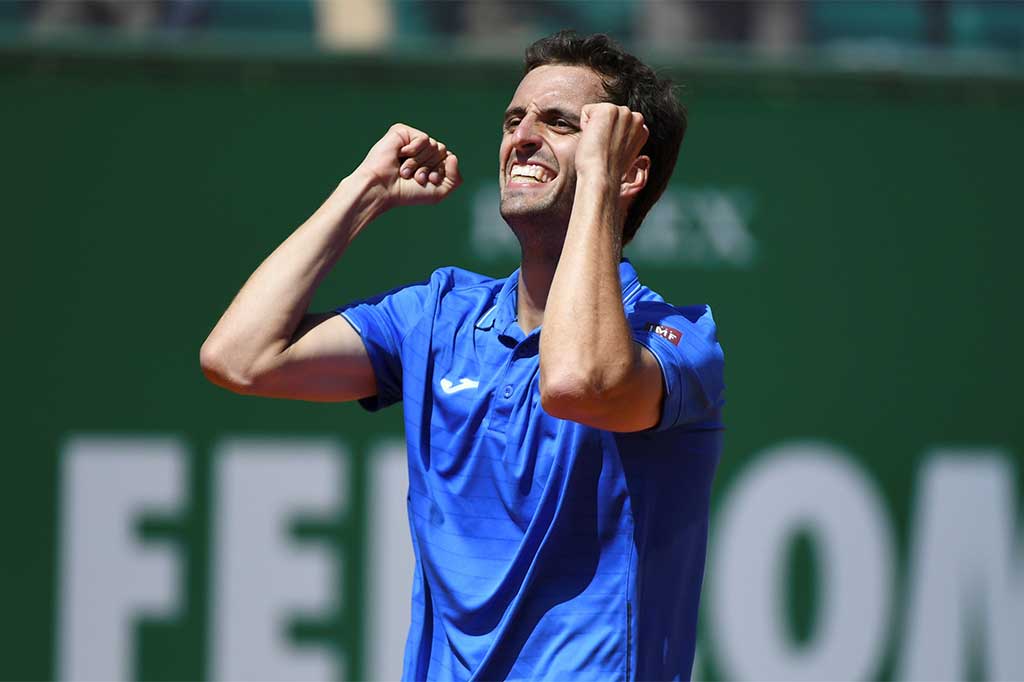 Ini merupakan kemenangan perdana Ramos atas petenis papan atas dan di perempat final ia akan menghadapi unggulan kelima asal Kroasia Marin Cilic, yang menang 6-2, 7-6 atas Tomas Berdych.