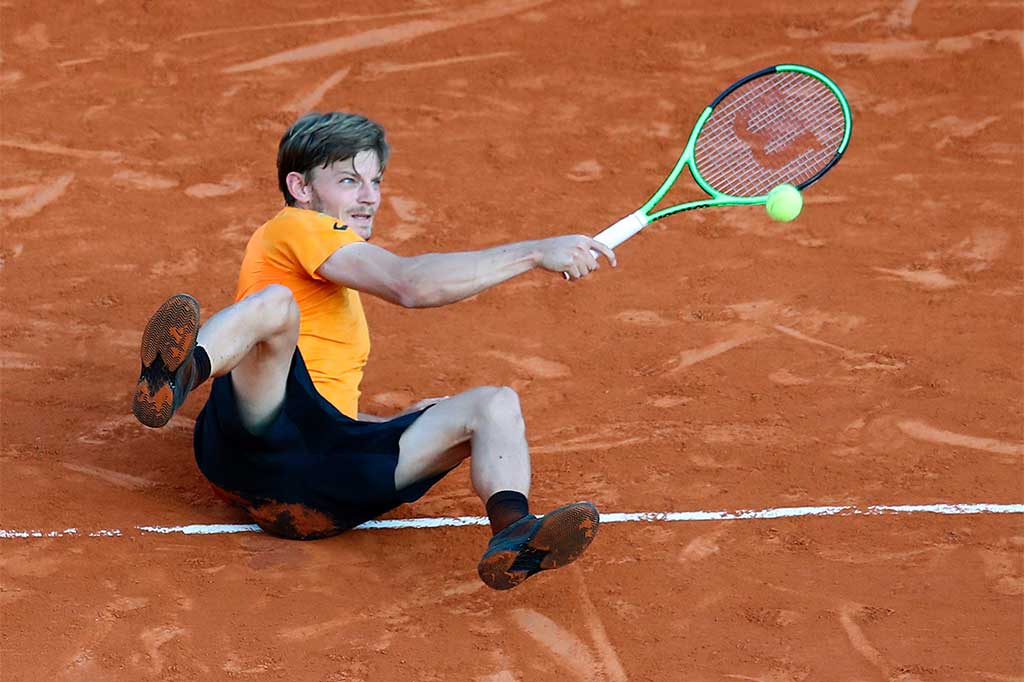 Petenis Belgia David Goffin harus jatuh bangun saat meladeni permainan mantan petenis nomor satu dunia Novak Djokovic di perempat final Monte Carlo Masters, Jumat (21/4/2017) waktu setempat.