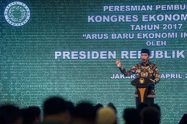 Presiden Jokowi menyampaikan sambutan saat pembukaan Kongres Ekonomi Umat 2017.