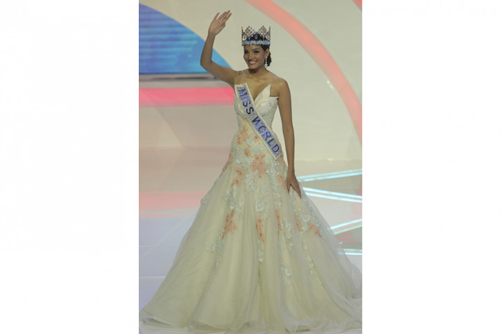 Miss World 2016 Stephanie Del Valle hadir pada malam anugerah Miss Indonesia 2017 di Jakarta, Sabtu (22/4/2017).