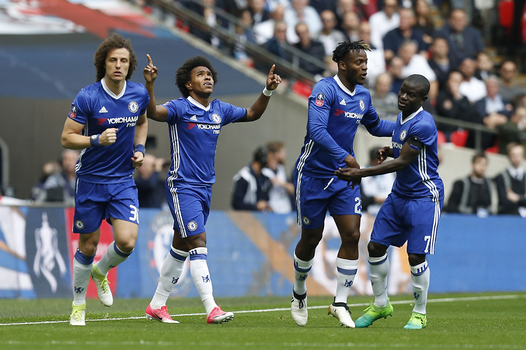 Chelsea unggul terlebih dahulu lewat tendangan bebas Willian pada menit awal laga.
