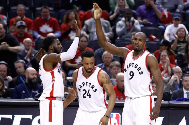 DeMarre Carroll menambah 12 angka dan Cory Joseph mencetak 10 angka dari bangku cadangan.