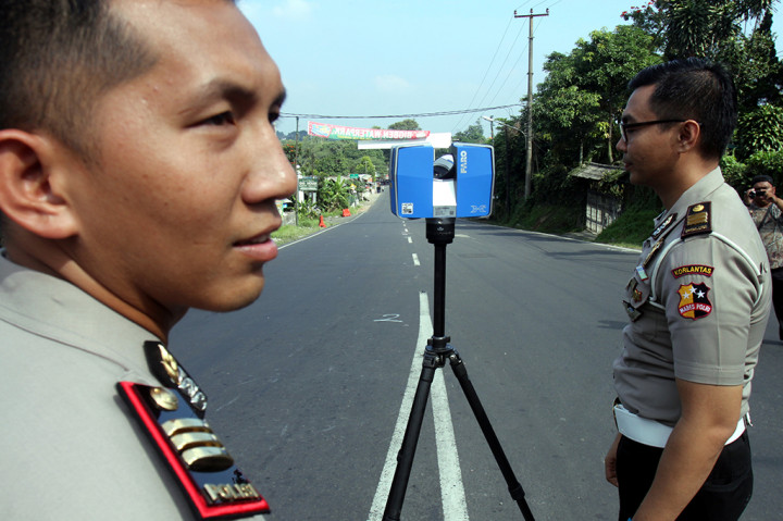 Olah TKP menggunakan alat 3D Laser Scan Analysis dilakukan sebanyak tiga kali, yakni di titik atas, tengah, dan titik bawah lokasi akhir kendaraan yang terlibat kecelakaan berhenti.