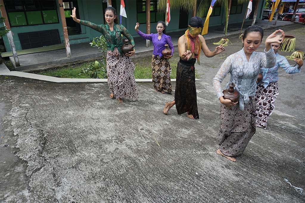 Tarian <i>Ngunduh Tirta Amerta</i> sebagai Wujud Syukur Warga
