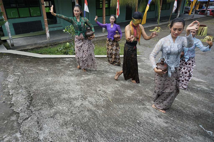 Tarian <i>Ngunduh Tirta Amerta</i> sebagai Wujud Syukur Warga
