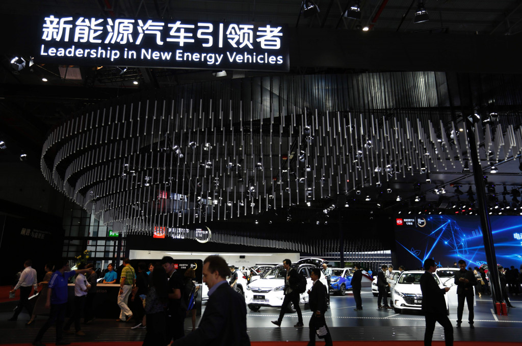 Ruang pamer ini khusus memajang aneka model kendaraan berbahan bakar energi baru dan terbarukan. Isu hemat energi dan penggunaan bahan bakar alternatif merupakan visi seluruh produsen otomotif.