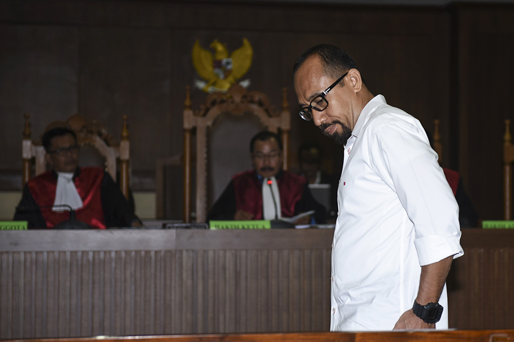 Hukuman yang diterima Andi lebih ringan dari tuntutan jaksa yakni 13 tahun penjara dan denda Rp1 miliar subsider enam bulan kurungan.