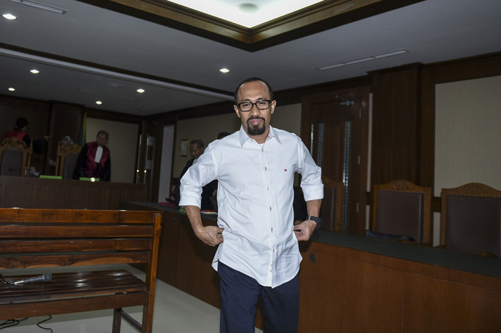 Selain pidana penjara, hakim juga mencabut hak politik Andi. Politikus PAN ini tidak akan bisa dipilih dalam jabatan publik selama lima tahun setelah menjalani pidana pokok.