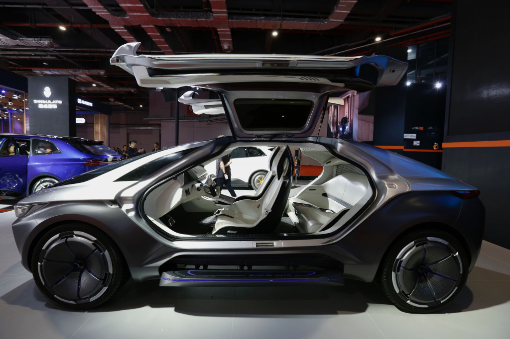 Tiongkok berusaha mempertahankan posisinya sebagai yang terdepan sebagai inovator mobil listrik futuristik. Singulato yang merupakan merek asli Tiongkok adalah salah satunya. 