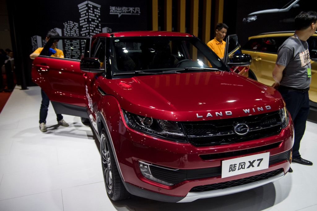 Land Rover pernah membawa kasus penjiplakan ini ke jalur hukum. Hasilnya sia-sia belaka. Terbukti hingga kini Land Wind X7 masih diproduksi. 