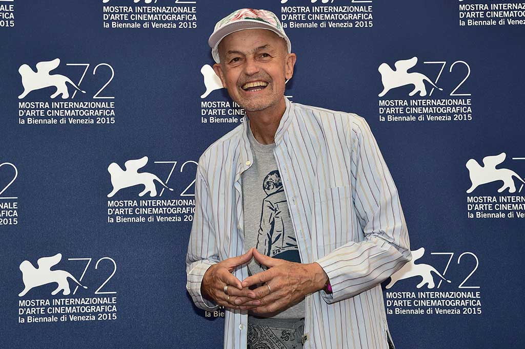 Demme meninggal di usia 73 tahun, dikelilingi oleh istrinya, Joanne Howard, dan tiga anak.