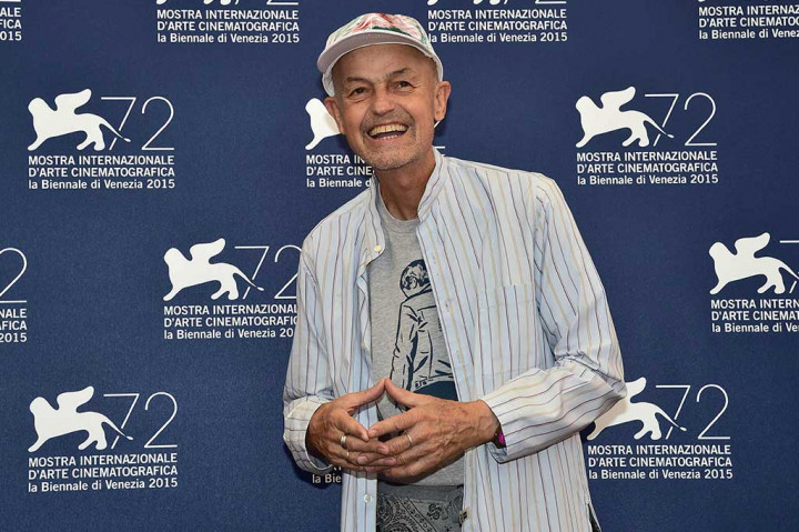 Demme meninggal di usia 73 tahun, dikelilingi oleh istrinya, Joanne Howard, dan tiga anak.