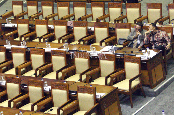 Dari 302 orang yang mengisi daftar hadir, 114 anggota izin.
Sementara 257 anggota lainnya tidak hadir.