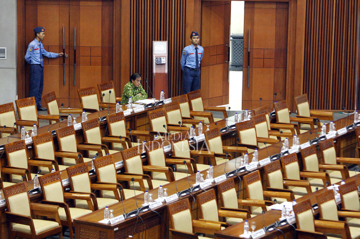 Rapat paripurna tersebut membahas sejumlah rancangan undang-undang termasuk RUU Pemilu dan pembahasan hak angket. Selain itu, paripurna DPR hari ini juga menyetujui nama calon anggota BPKH.