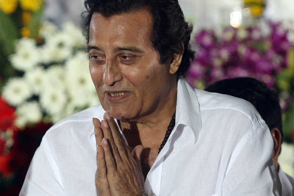 Pada 1982 Khanna untuk sementara berhenti dari industri film untuk bergabung dengan guru spiritual Osho Rajneesh. Dia melanjutkan karir filmnya lima tahun kemudian. Khanna juga seorang anggota parlemen di negara bagian utara Punjab.