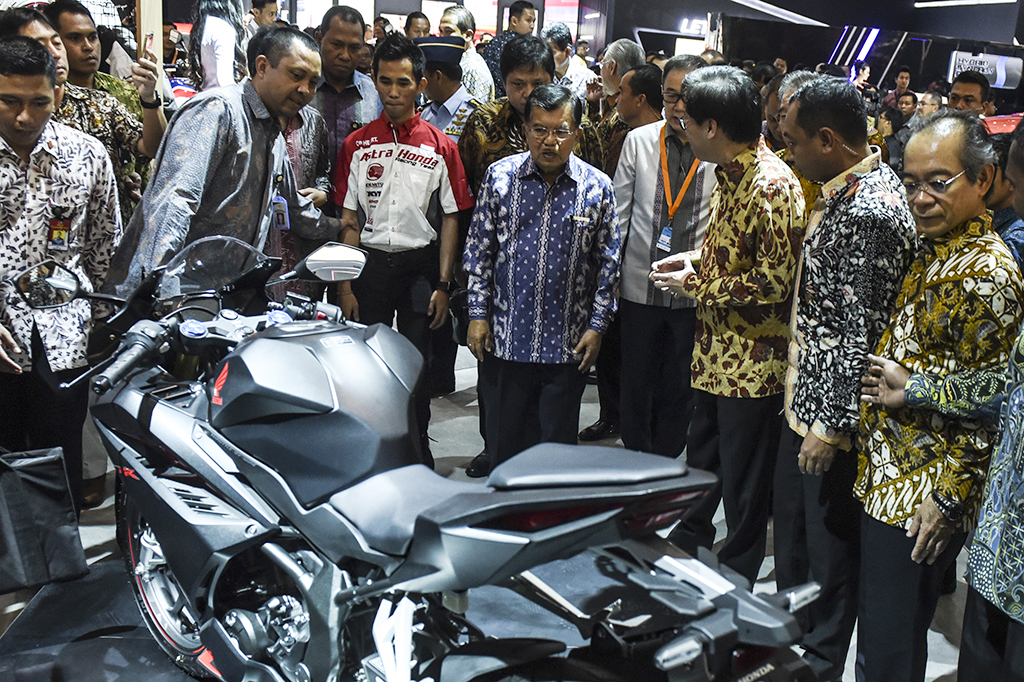 Ajang pameran industri otomotif yang berlangsung pada 27 April-7 Mei 2017 ini akan menampilkan 42 merek otomotif, baik roda dua maupun roda empat. 
