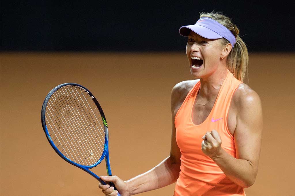 Sharapova melakukan selebrasi setelah berhasil melaju ke perempat final dengan menang dua set langsung 7-5, 6-1.