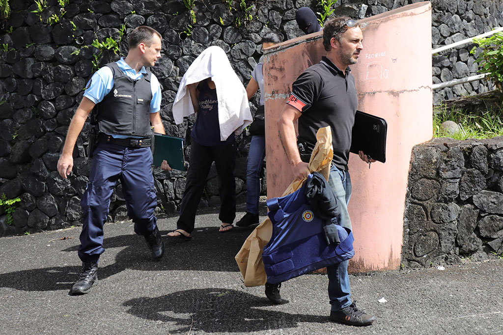 Pria tersebut sebelumnya menembak dua petugas polisi yang ingin meringkusnya. Beruntung kedua polisi tersebut tidak mengalami cedera serius.